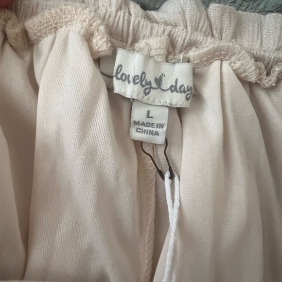 Lovely day Flowy crème stitch and feather summer dress NWT - Picture 6 of 8